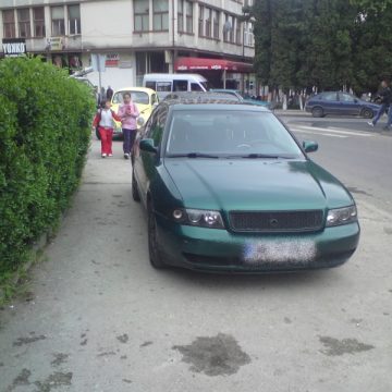 Dacă n-avem parcări.. avem trotuare 2