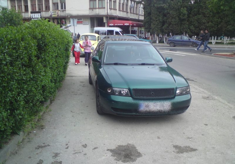 Dacă n-avem parcări.. avem trotuare 2