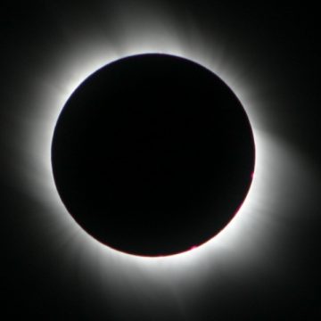 O eclipsă totală va colora Luna în roşu în noaptea de 15 spre 16 iunie O eclipsă totală va colora Luna în roşu în noaptea de 15 spre 16 iunie