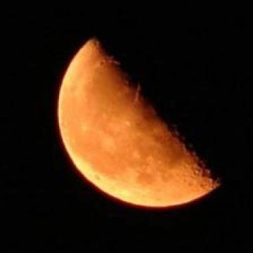 Maramures: Specialistii de la Planetariul Baia Mare spun ca a fost cea mai lunga eclipsa totala de Luna din ultimul secol