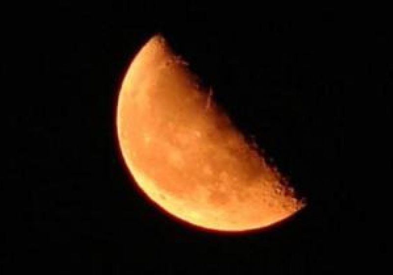 Maramures: Specialistii de la Planetariul Baia Mare spun ca a fost cea mai lunga eclipsa totala de Luna din ultimul secol
