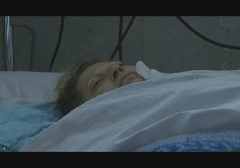 Gabriela Feltman, soţia bărbatului omorât de Adrian Sava a sosit sub escorta poliţiei la locuinţa sa din Sighetu Marmaţiei Gabriela Feltman, soţia bărbatului omorât de Adrian Sava a sosit sub escorta poliţiei la locuinţa sa din Sighetu Marmaţiei