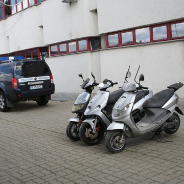 Trei motociclete furate din Italia, descoperite de poliţiştii de frontieră într-o autoutilitară Trei motociclete furate din Italia, descoperite de poliţiştii de frontieră într-o autoutilitară