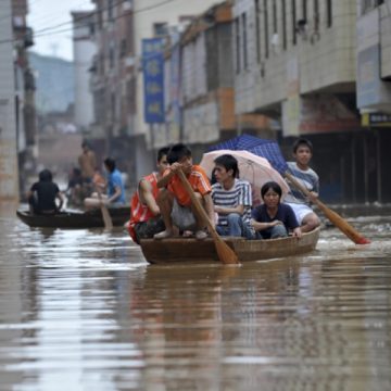 Peste 170 de morţi sau dispăruţi în China în urma inundaţiilor
