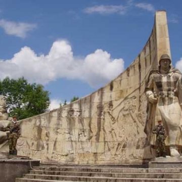 Ceremonial militar şi religios la Monumentul Ostaşului Român din Baia Mare de Ziua Comemorării Eroilor Ceremonial militar şi religios la Monumentul Ostaşului Român din Baia Mare de Ziua Comemorării Eroilor