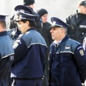 Norma de hrană pentru poliţişti, redusă cu aproximativ 550 lei. Salariul maxim al unui poliţist va fi de 1.200 lei Norma de hrană pentru poliţişti, redusă cu aproximativ 550 lei. Salariul maxim al unui poliţist va fi de 1.200 lei