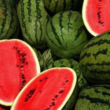 Lebeniţă de iunie: Tarabele din Sighet sunt pline cu pepene verde adus din Grecia