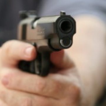 Recompensă inedită oferită unui medic de gardă de la Spitalul Sighet: un câine maidanez, un pistol de jucărie şi o sticlă de bere Recompensă inedită oferită unui medic de gardă de la Spitalul Sighet: un câine maidanez, un pistol de jucărie şi o sticlă de bere