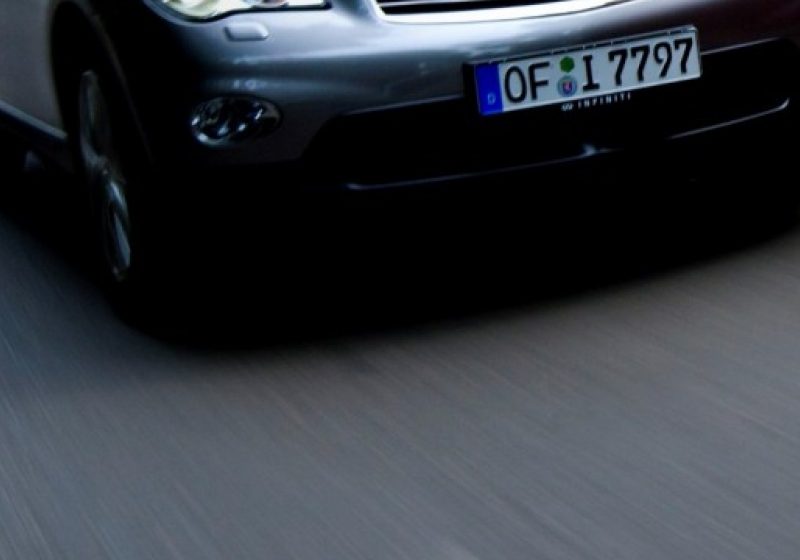 Din dorinţa de a se răzbuna, un minor de 17 ani din Ocna Şugatag a furat plăcuţa de înmatriculare a unei maşini de lux