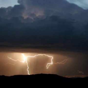 Avertizare meteo: Ploi şi vijelii în toată ţara, de duminică şi până luni dimineaţă