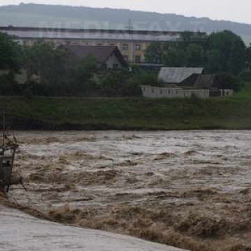 Maramures: Debitele raului Tisa vor fi influentate de ploile torentiale din Ucraina Maramures: Debitele raului Tisa vor fi influentate de ploile torentiale din Ucraina