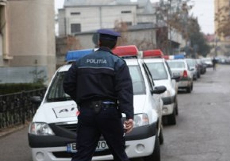 Oradea: Un poliţist şi-a împuşcat mortal părinţii după care a încercat să se sinucidă