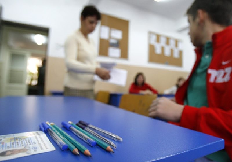 Peste 220.000 de elevi din clasele a VIII-a susţin, luni, proba la Limba română