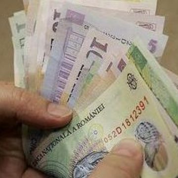 Profesorii de la o şcoală din Maramureş vor fi nevoiţi să restituie statului suma de 3000 de lei