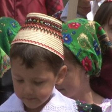 "Nu vă uitaţi că-s micuţ!"- a XIII-a ediţie la Budeşti