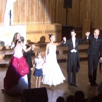 Faimosul cuplu de pop-opera româno-american, soliştii Romeo & Julia SALENO au sustinut ieri la Sighet un concert de exceptie