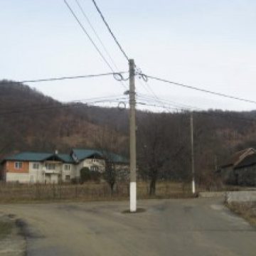 Săpânţa: Un autocar a intrat în această dimineaţă într-un stâlp de electricitate în apropierea Cimitirului Vesel Săpânţa: Un autocar a intrat în această dimineaţă într-un stâlp de electricitate în apropierea Cimitirului Vesel