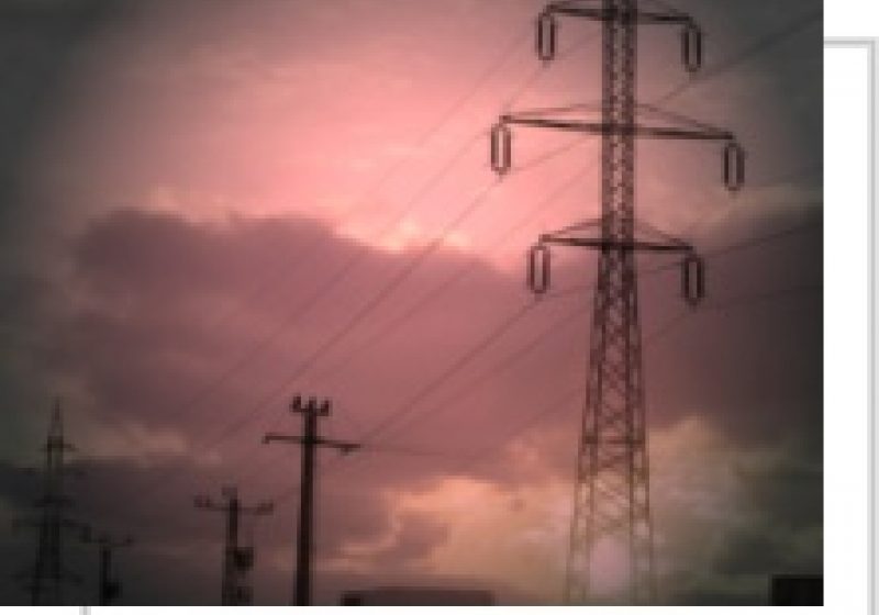 Doi adolescenţi băimăreni au ajuns la spital după ce au intrat cu maşina într-un stâlp electric