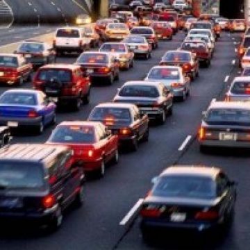 Taxa auto va fi redusă cu 30%, dar nu şi pentru motoare Euro 5 şi maşinile cele mai poluante