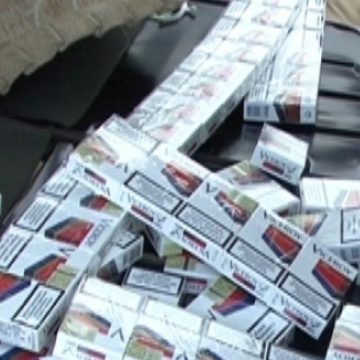 574 de pachete cu ţigări de contrabandă descoperite în Sighet, sub scaunul unui moped, furat din Austria 574 de pachete cu ţigări de contrabandă descoperite în Sighet, sub scaunul unui moped, furat din Austria