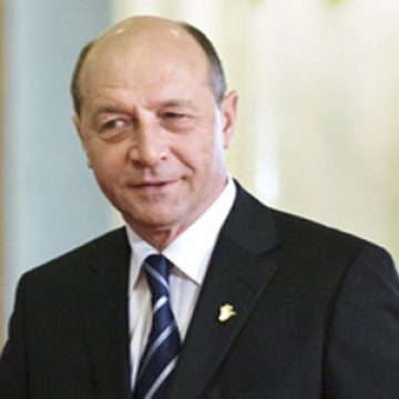 Preşedintele Traian Băsescu propune un compromis pe marginea reorganizării administrative şi revizuirii Constituţiei Preşedintele Traian Băsescu propune un compromis pe marginea reorganizării administrative şi revizuirii Constituţiei