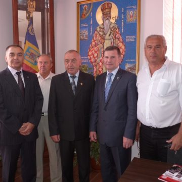Doi reprezentanţi de frunte ai sportului din Ucraina, în vizită la I.S.U. Maramureş Doi reprezentanţi de frunte ai sportului din Ucraina, în vizită la I.S.U. Maramureş