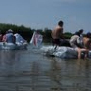 Baia Mare: Ziua Mediului, sarbatorita pe plute din PET-uri