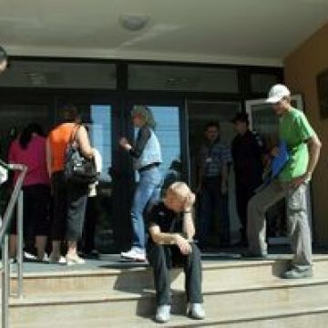 30% dintre candidaţii la concursul pentru ocuparea posturilor în învăţământul preuniversitar au luat note între 7 şi 10 30% dintre candidaţii la concursul pentru ocuparea posturilor în învăţământul preuniversitar au luat note între 7 şi 10