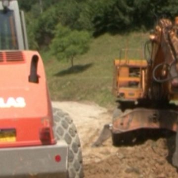 4 km de drum între Vad şi Valea Stejarului 4 km de drum între Vad şi Valea Stejarului