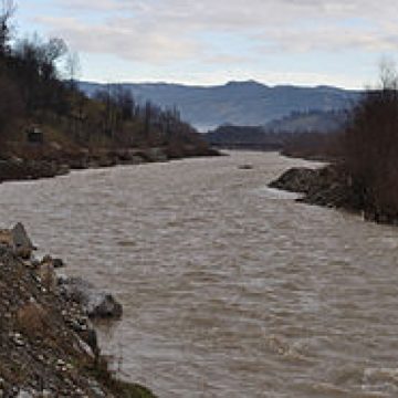 A plonjat cu maşina în albia râului Ruscova