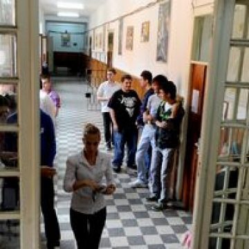 Absolvenţii de liceu se pot înscrie la sesiunea a doua a bacalaureatului între 11 şi 15 iulie
