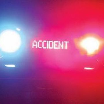 Accident cu pagube materiale, în dreptul unui imobil din Leordina