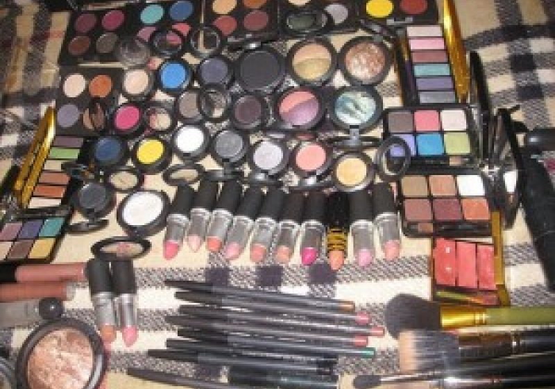 Sighetu Marmaţiei: Amendaţi pentru comercializarea produselor cosmetice fără documente legale Sighetu Marmaţiei: Amendaţi pentru comercializarea produselor cosmetice fără documente legale