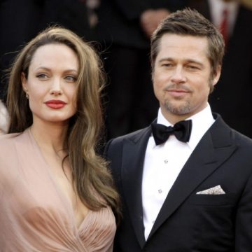 Angelina Jolie şi Brad Pitt se pregătesc de nuntă? După şase ani şi şase copii se pare că celebrul cuplu planifică o ceremonie în Franţa