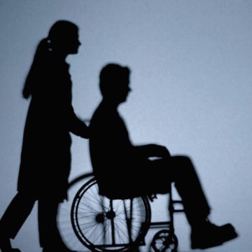 Asistenţii persoanelor cu handicap pregătesc o acţiune de pichetare a Guvernului pe 10 august Asistenţii persoanelor cu handicap pregătesc o acţiune de pichetare a Guvernului pe 10 august