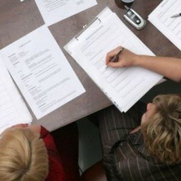 Astazi este ultima zi in care contribuabilii mai pot depune declaratiile unice la ghiseele administratiilor fiscale