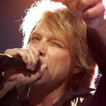 Bon Jovi va urca pe scenă duminică seară la ora 20:00