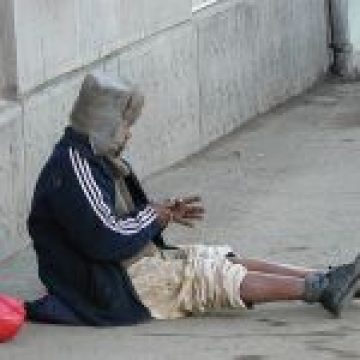 Delincvenţa română este tot mai agresivă în Franţa. Copiii sunt obligaţi să cerşească sau să fure portofele şi telefoane mobile de la terase Delincvenţa română este tot mai agresivă în Franţa. Copiii sunt obligaţi să cerşească sau să fure portofele şi telefoane mobile de la terase