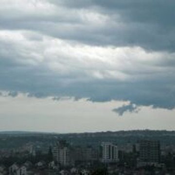 Avertizare meteo pentru toată ţara: COD GALBEN DE PLOI ŞI VIJELII, de vineri noapte