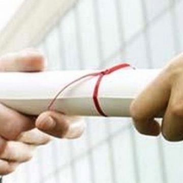 Consilierii locali sigheteni au votat azi "Cetăţeni de onoare" pe banda rulantă Consilierii locali sigheteni au votat azi "Cetăţeni de onoare" pe banda rulantă
