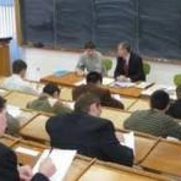 Doar 12 universităţi ar putea primi dreptul de a organiza doctorat Doar 12 universităţi ar putea primi dreptul de a organiza doctorat