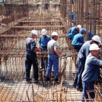 BORŞA: Grav rănit după ce a căzut de pe acoperişul unei case în construcţie BORŞA: Grav rănit după ce a căzut de pe acoperişul unei case în construcţie