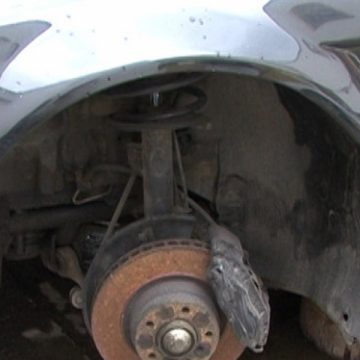 Gropile de pe carosabil ne distrug mașinile și ne golesc buzunarele, se plâng sighetenii Gropile de pe carosabil ne distrug mașinile și ne golesc buzunarele, se plâng sighetenii