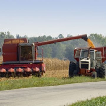 În România, există un tractor la 16 agricultori. În Polonia, raportul este de unu la doi În România, există un tractor la 16 agricultori. În Polonia, raportul este de unu la doi