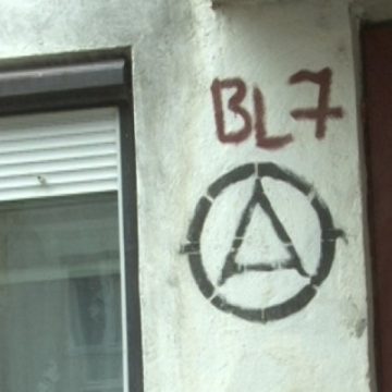 INIŢIATIVĂ EXEMPLARĂ: Locatarii unui bloc din cartierul Independenţei şi-au renovat casa scărilor prin forţe proprii