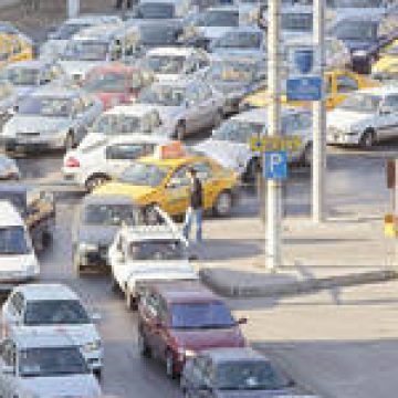 Înmatriculările de autoturisme noi au scăzut la şase luni în România de 6 ori mai abrupt decât în UE