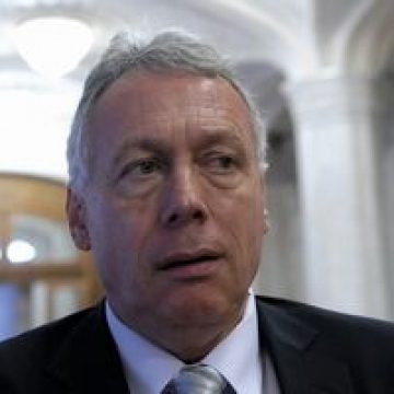 Soţia şi cuscra ministrului Laszlo Borbely, audiate la DNA Oradea Soţia şi cuscra ministrului Laszlo Borbely, audiate la DNA Oradea