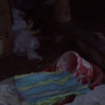 Locatarii unui bloc din Bogdan Vodă au ocupat abuziv podul blocului în care locuiesc Locatarii unui bloc din Bogdan Vodă au ocupat abuziv podul blocului în care locuiesc