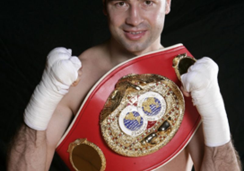 Box: Lucian Bute, învingător prin KO în repriza a 4-a, în faţa lui Jean-Paul Mendy