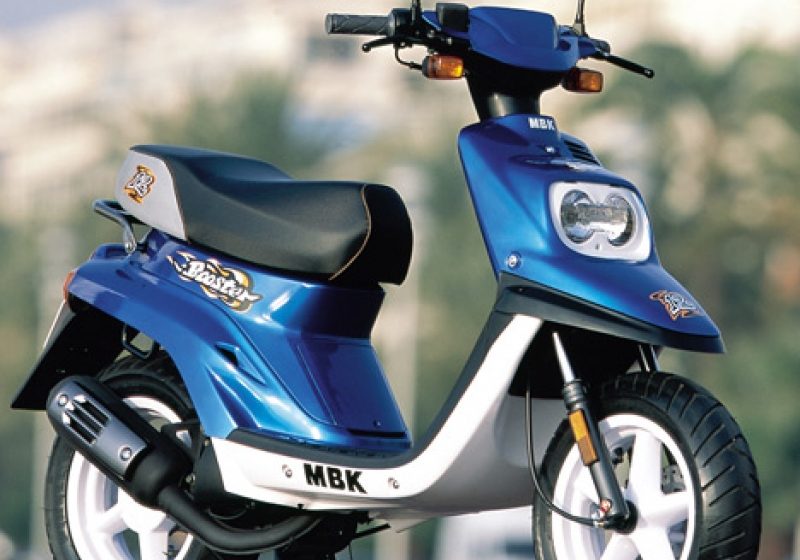 Prins conducând un moped fără să aibă permis